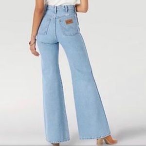 Womens wrangler wanderer 622 high rise flare jeans in Tupelo size 30x34